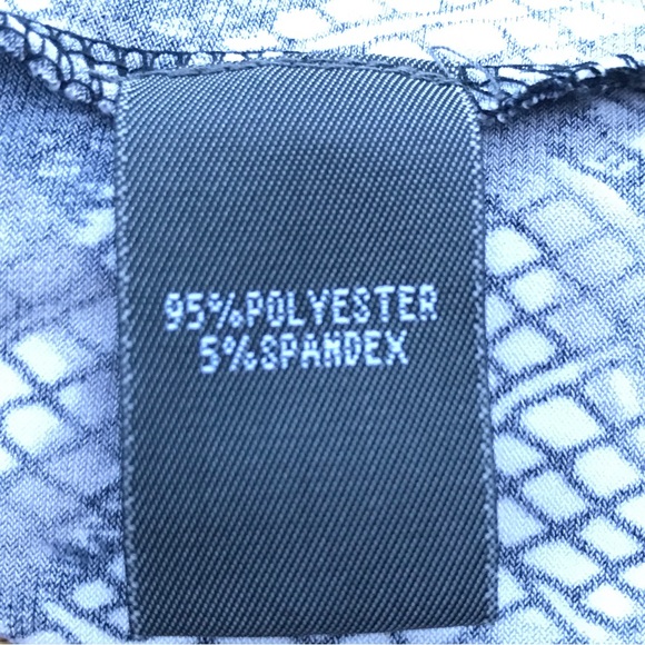 Kenneth Cole Reaction Black White Short Sleeve Slanted Hemline Blouse Sz L - Picture 10 of 10